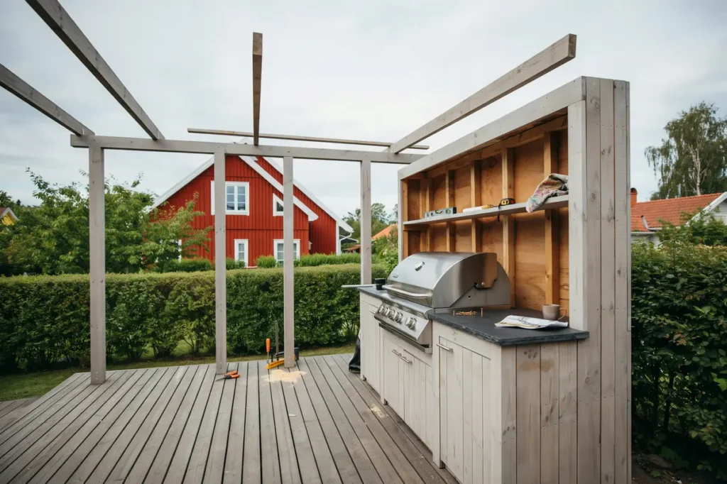 semesterfix i juli bygg ett utek k som lyfter tr dg rden och f rl nger sommarkv llarna